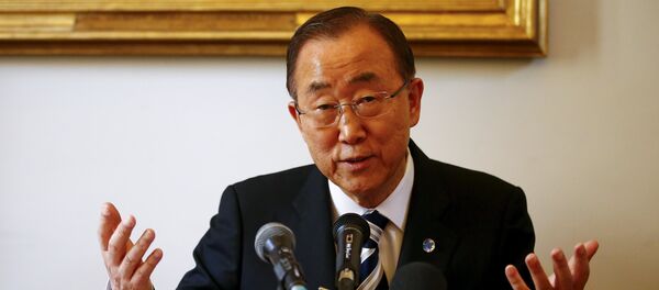 United Nations Secretary-General Ban Ki-moon gestures during a news conference as he attends a meeting about climate change and sustainable development at the Vatican April 28, 2015 - Sputnik Afrique