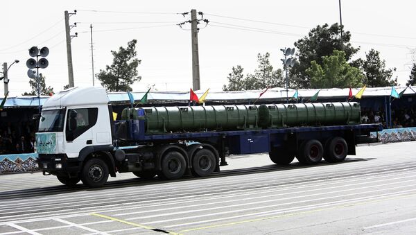 An Iranian military truck carries a Bavar-373 air defence missile system during the Army Day parade in Tehran on April 18, 2015 - Sputnik Afrique