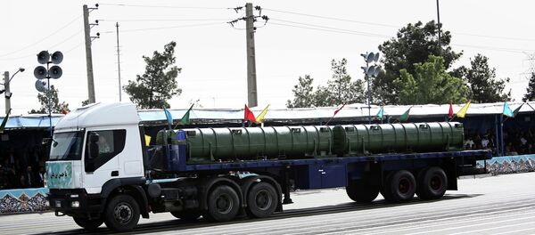 An Iranian military truck carries a Bavar-373 air defence missile system during the Army Day parade in Tehran on April 18, 2015 - Sputnik Afrique