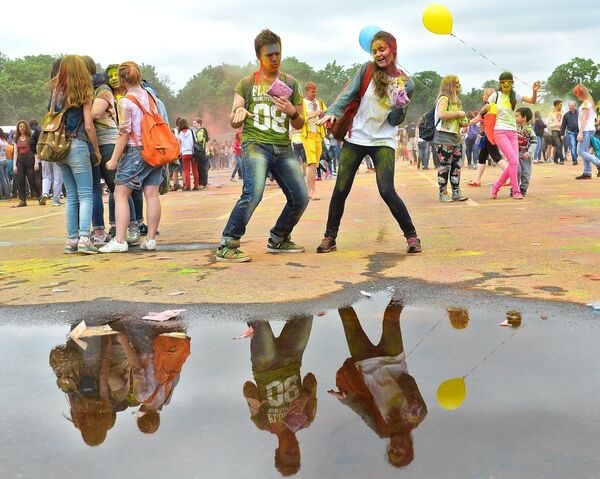 Holi, la fête indienne des couleurs à Moscou - Sputnik Afrique