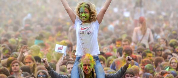 Holi, la fête indienne des couleurs à Moscou - Sputnik Afrique