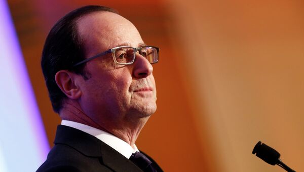 French President Francois Hollande pauses, as he delivers his speech at the 30th annual dinner held by the French Jewish Institutions Representative Council - Sputnik Afrique