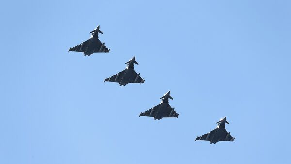 Four British Eurofighter Typhoons from the Royal Air Force arrive at Bodoe Main Air Station on the first day of the NATO Arctic Challenge Exercise, May 25, 2015 - Sputnik Afrique