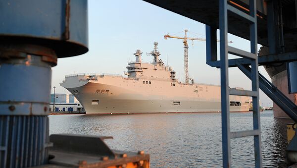 A picture taken on September 7, 2014 in Saint-Nazaire, western France, shows the Vladivostok warship, a Mistral class LHD amphibious vessel ordered by Russia to the STX France shipyard - Sputnik Afrique