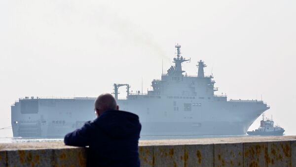 The Sevastopol mistral warship is on its way for its first sea trials, on March 16, 2015 - Sputnik Afrique
