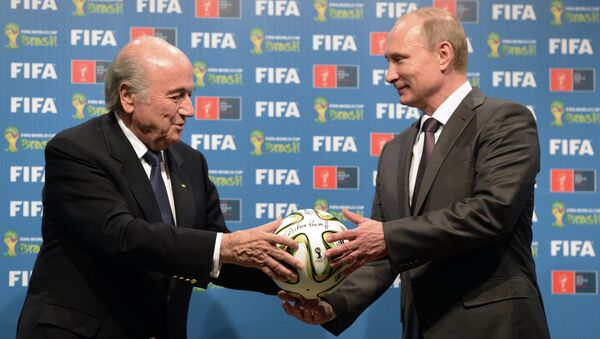Russia's President Vladimir Putin (R) and FIFA President Joseph Blatter - Sputnik Afrique