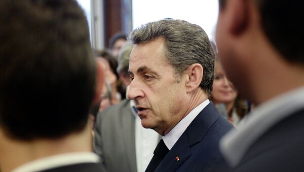 President of the French right-wing UMP party, Nicolas Sarkozy, leaves after voting at the party's headquarters in Paris, on May 28, 2015 - Sputnik Afrique