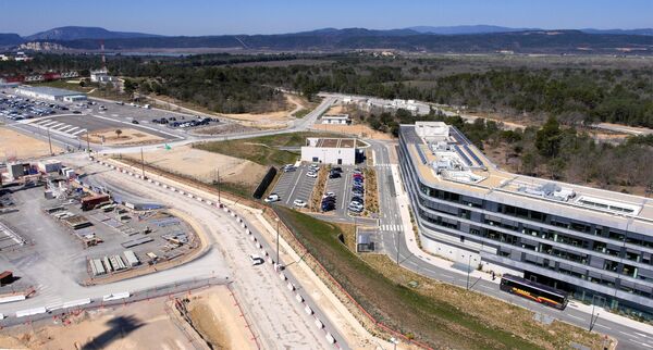 Construction d'un réacteur thermonucléaire expérimental international (ITER) près du centre de recherche de Cadarache Construction d'un réacteur thermonucléaire expérimental international (ITER) près du centre de recherche de Cadarache - Sputnik Afrique