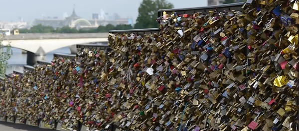 Paris libère le Pont des Arts des cadenas d’amour - Sputnik Afrique