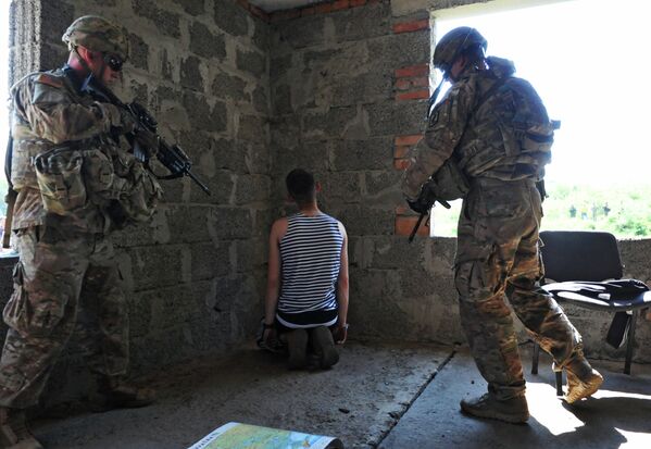 Les militaires ukrainiens formés par des soldats US - Sputnik Afrique