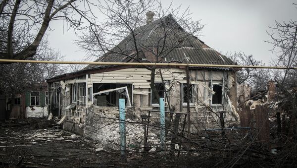 Une maison détruite lors des hostilités dans le Donbass - Sputnik Afrique