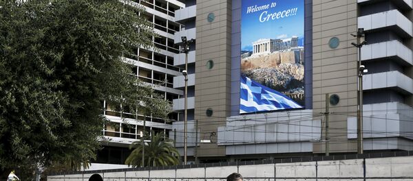 People are seen on Omonia square in Athens - Sputnik Afrique