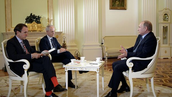 Russian President Vladimir Putin gives an interview to Italian newspaper Il Corriere della Sera ahead of his visit to Milan’s exposition Expo Milano 2015 — Feeding the Planet, Energy for Life. - Sputnik Afrique
