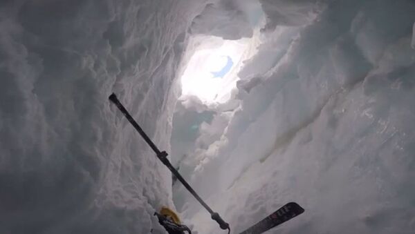 Chute en crevasse à ski sur le glacier du Strahlhorn - Sputnik Afrique