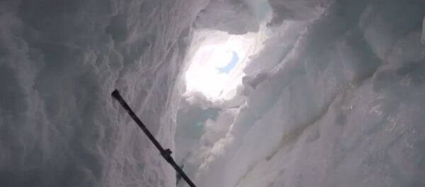 Chute en crevasse à ski sur le glacier du Strahlhorn - Sputnik Afrique