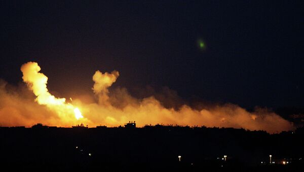 The sky is illuminated by explosions from Israeli military operations over the outskirts of Gaza City as seen from the Israel-Gaza Border. FILE PHOTO - Sputnik Afrique