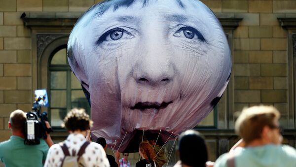 A balloon with a portrait of German chancellor Angela Merkel. Munich, Germany, Friday, June 5, 2015 - Sputnik Afrique