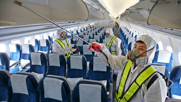 Employees from Korean Air disinfect the interior of its airplane in Incheon, South Korea, June 5, 2015 - Sputnik Afrique