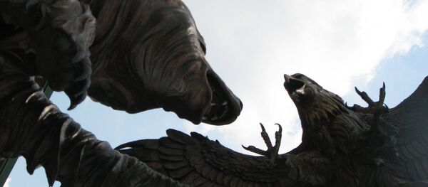 Bear vs eagle - Sputnik Afrique