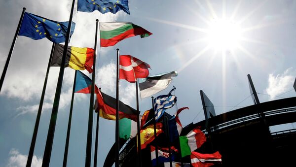Flags are seen at the European Parliament Wednesday April 16, 2014 in Strasbourg, eastern France. The European general elections in the 27 countries of the E.U will take place from May 22 to 25, 2014 - Sputnik Afrique