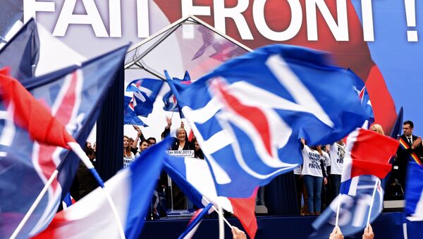 Det højreorienterede franske parti Front National holder Første Maj møde i Paris - Sputnik Afrique