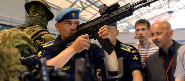 Armée-2015 : les nouveaux modèles de Kalachnikov - Sputnik Afrique