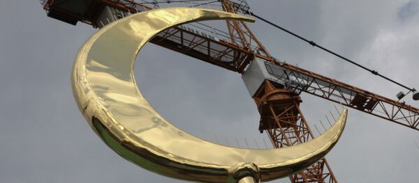Шпиль с полумесяцем для минарета Московской соборной мечети - Sputnik Afrique