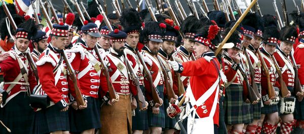 Re-enactors train in the Allied Bivouac camp during the bicentennial celebrations for the Battle of Waterloo in Waterloo, Belgium, June 19, 2015. Re-enactors train in the Allied Bivouac camp during the bicentennial celebrations for the Battle of Waterloo in Waterloo, Belgium, June 19, 2015. - Sputnik Afrique