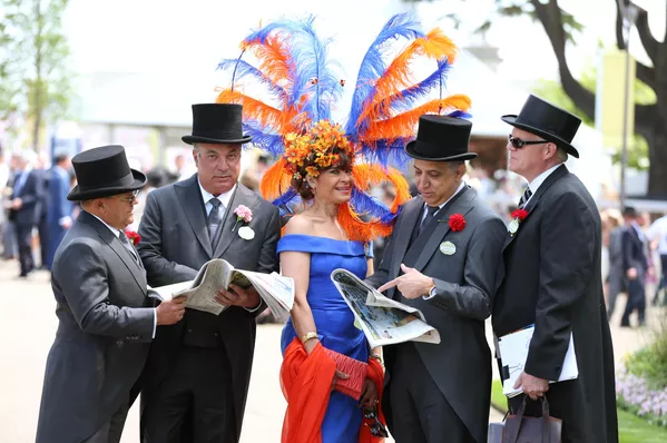 Les chapeaux fantastiques des courses royales d'Ascot Les chapeaux fantastiques des courses royales d'Ascot - Sputnik Afrique