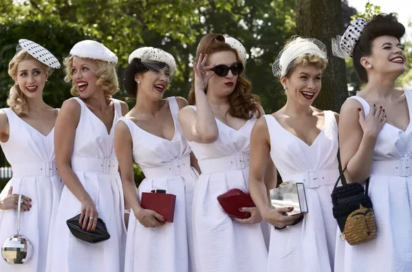 Les chapeaux fantastiques des courses royales d'Ascot Les chapeaux fantastiques des courses royales d'Ascot - Sputnik Afrique