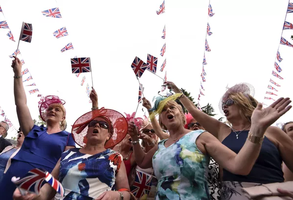 Les chapeaux fantastiques des courses royales d'Ascot Les chapeaux fantastiques des courses royales d'Ascot - Sputnik Afrique