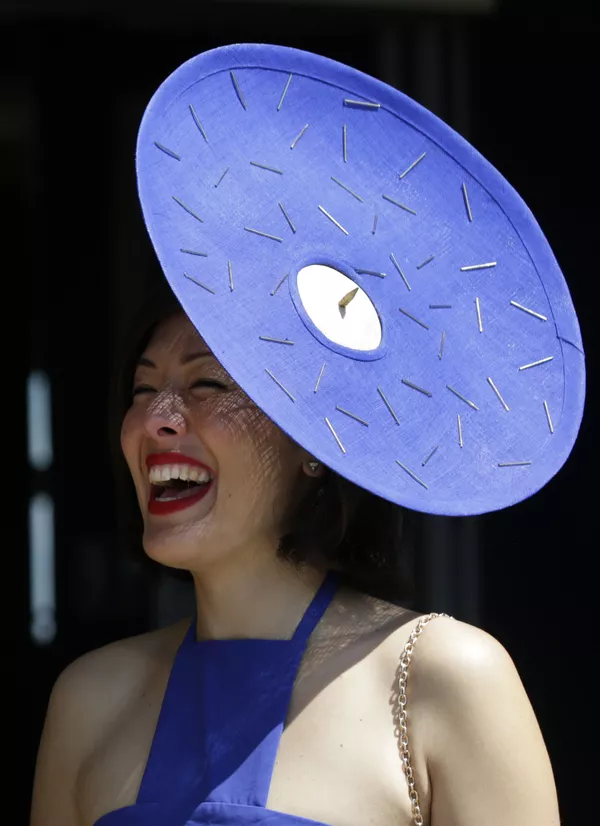 Les chapeaux fantastiques des courses royales d'Ascot Les chapeaux fantastiques des courses royales d'Ascot - Sputnik Afrique