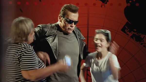 Schwarzenegger se déguise en Terminator pour surprendre ses fans - Sputnik Afrique