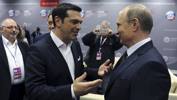 Le premier ministre grec Alexis Tsipras et le président russe Vladimir Poutine lors du Forum économique international de Saint-Pétersbourg, le 19 juin 2015. - Sputnik Afrique