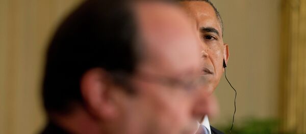 President Barack Obama listens as French President Francois Hollande speaks during their news conference in the East Room of the White House in Washington, Tuesday, Feb. 11, 2014 President Barack Obama listens as French President Francois Hollande speaks during their news conference in the East Room of the White House in Washington, Tuesday, Feb. 11, 2014 - Sputnik Afrique