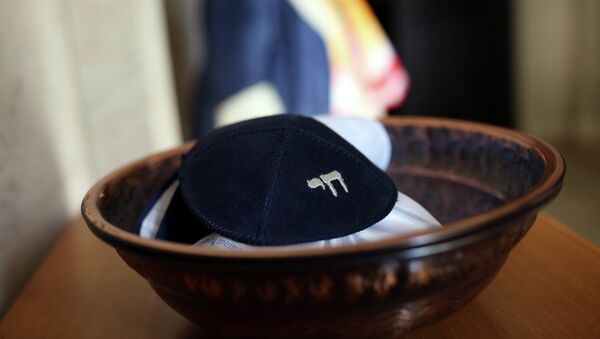 In this photo taken on Tuesday, May 5, 2015, few Jewish yarmulkes rest in a bowl at the entrance of the Jewish synagogue in Lisbon. - Sputnik Afrique