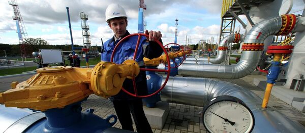 Работник Газпрома на газохранилище - Sputnik Afrique