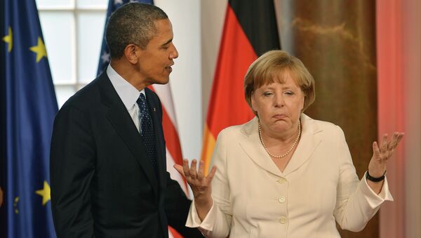 German Chancellor Angela Merkel gestures next to US President Barack Obama - Sputnik Afrique