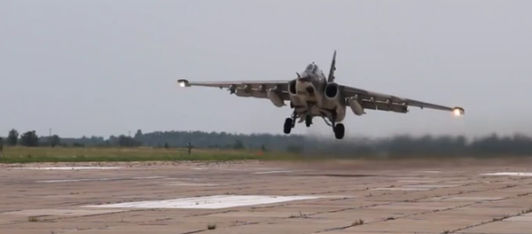 Deux avions d'attaque au sol Su-25SM lors d'un exercice au Kirghizstan - Sputnik Afrique