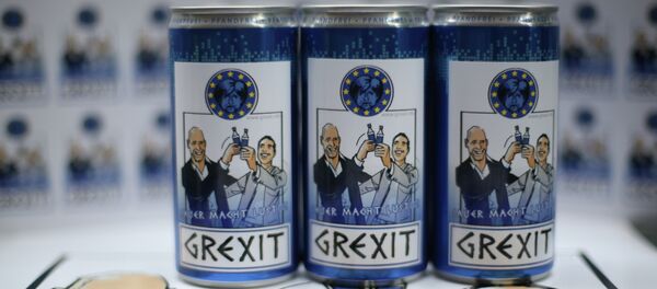 Bottles and cans of vodka lemon Grexit are displayed on June 23, 2015 in Hamm, western Germany - Sputnik Afrique