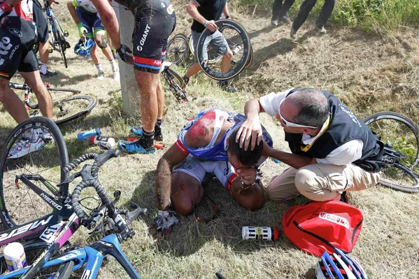 Tour de France 2015: chute spectaculaire lors de la 3ième étape - Sputnik Afrique