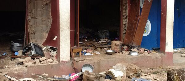 Debris lays strewn over the area after a bomb exploded at a mosque in Jos, Nigeria - Sputnik Afrique