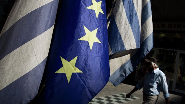 Les drapeaux de la Grèce et de l'UE - Sputnik Afrique