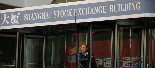 A man walks out of the Shanghai Stock Exchange building at the Pudong financial district in Shanghai - Sputnik Afrique
