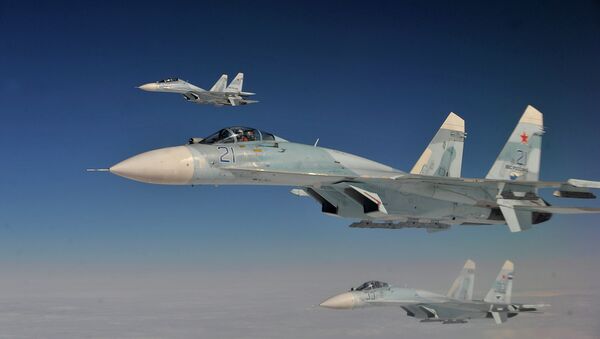 Russian Federation Air Force Su-27 aircraft intercept a simulated hijacked aircraft entering Russian airspace Aug. 27, 2013 - Sputnik Afrique