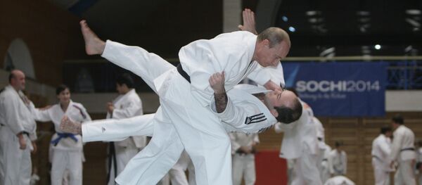 Премьер-министр РФ Владимир Путин провел тренировку по дзюдо в Школе высшего спортивного мастерства в Санкт-Петербурге - Sputnik Afrique
