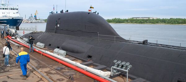 The first multirole Yasen K-560 Severodvinsk submarine by the pier of the Sevmash shipyard in Severodvinsk - Sputnik Afrique