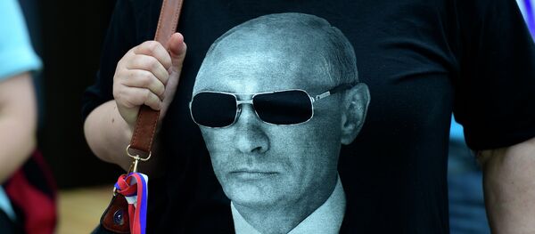 T-shirt avec le portrait de Vladimir Poutine - Sputnik Afrique