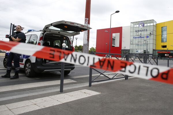 Les otages retenus dans un centre commercial de Paris libérés - Sputnik Afrique