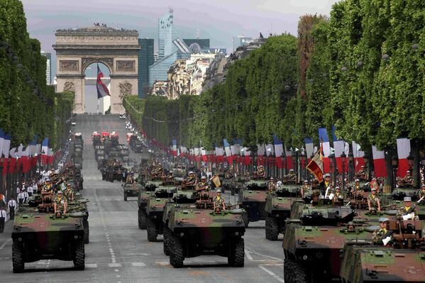 Le défilé militaire du 14 juillet sur les Champs-Élysées - Sputnik Afrique